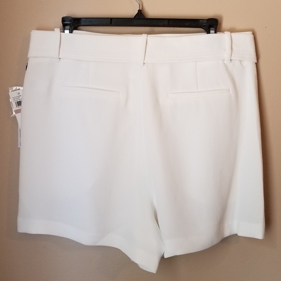 Women's Crepe Tie Waist shorts, new w/ tags - Picture 7 of 9